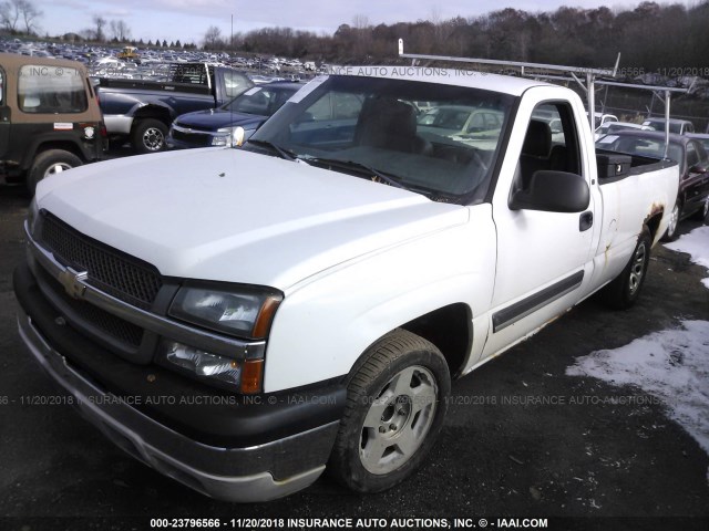 1GCEC14V35Z255673 - 2005 CHEVROLET SILVERADO C1500 WHITE photo 2