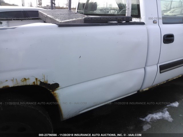 1GCEC14V35Z255673 - 2005 CHEVROLET SILVERADO C1500 WHITE photo 6