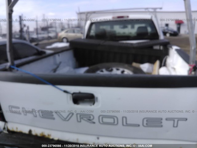 1GCEC14V35Z255673 - 2005 CHEVROLET SILVERADO C1500 WHITE photo 8