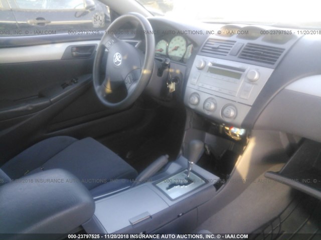 4T1CE38P94U806091 - 2004 TOYOTA CAMRY SOLARA SE/SLE ვერცხლისფერი ფოტო 5