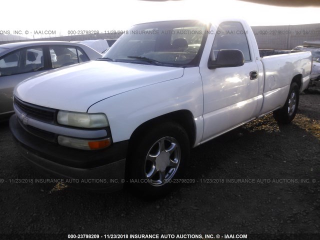 1GCEC14V4YE134730 - 2000 CHEVROLET SILVERADO C1500 WHITE photo 2