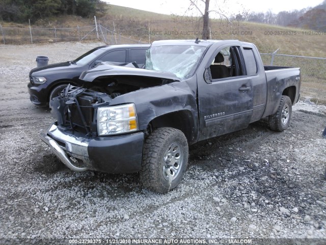 1GCRKREA5BZ240814 - 2011 CHEVROLET SILVERADO K1500 LS GRAY photo 2