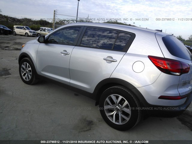 KNDPB3AC3G7795582 - 2016 KIA SPORTAGE LX SILVER photo 3