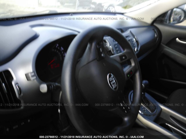 KNDPB3AC3G7795582 - 2016 KIA SPORTAGE LX SILVER photo 5