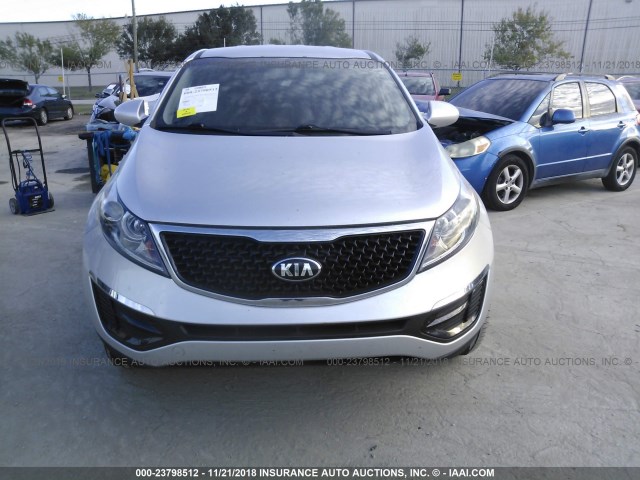 KNDPB3AC3G7795582 - 2016 KIA SPORTAGE LX SILVER photo 6