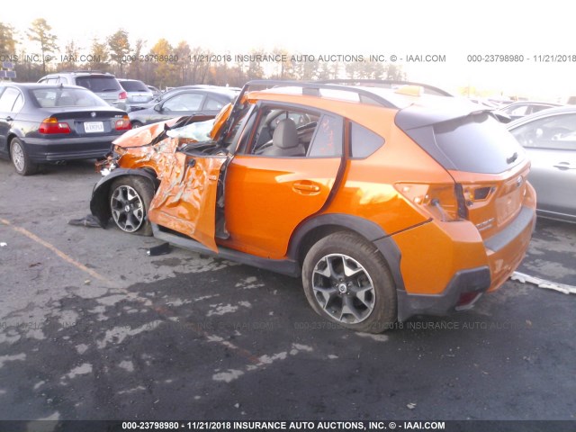 JF2GTADCXJH230696 - 2018 SUBARU CROSSTREK ORANGE photo 3