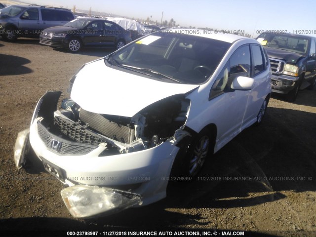 JHMGE88459S047806 - 2009 HONDA FIT SPORT WHITE photo 2