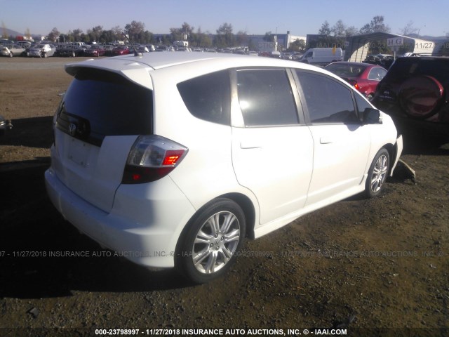 JHMGE88459S047806 - 2009 HONDA FIT SPORT WHITE photo 4