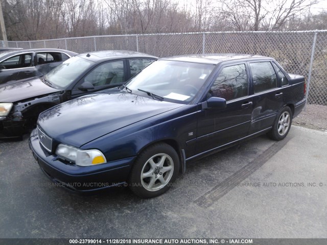 YV1LS55A5X1579944 - 1999 VOLVO S70 BLUE photo 2