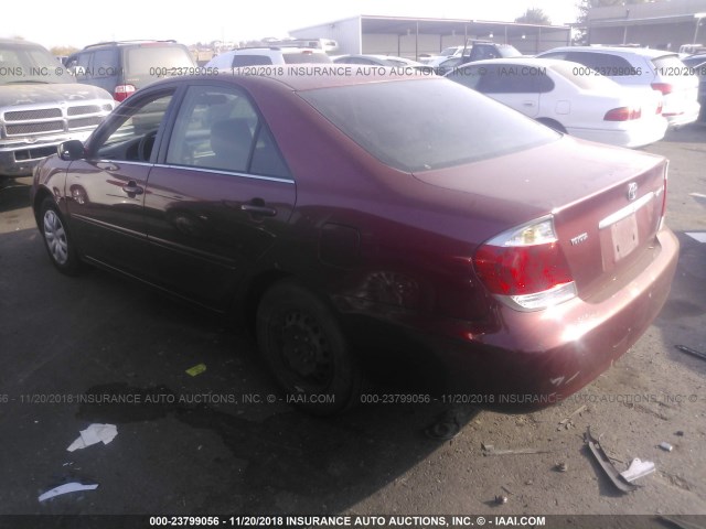 4T1BE30K85U016195 - 2005 TOYOTA CAMRY LE/XLE/SE RED photo 3