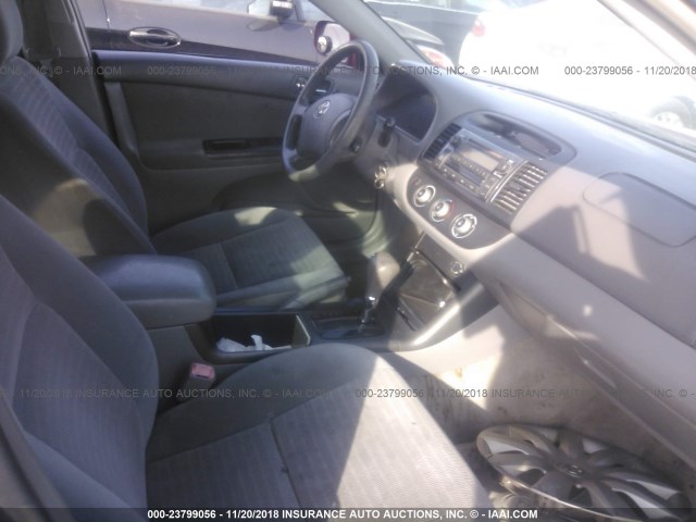 4T1BE30K85U016195 - 2005 TOYOTA CAMRY LE/XLE/SE RED photo 5