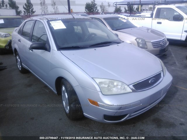 1FAFP34N26W183278 - 2006 FORD FOCUS ZX4 SILVER photo 1