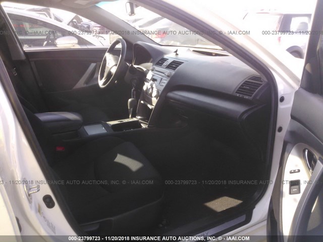 4T1BK3EK8BU622061 - 2011 TOYOTA CAMRY SE/LE/XLE 白色 照片 5