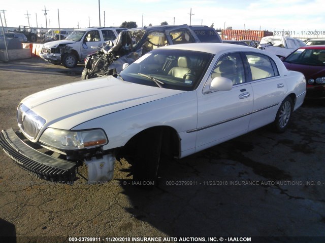 1LNHM81W63Y638005 - 2003 LINCOLN TOWN CAR EXECUTIVE WHITE photo 2