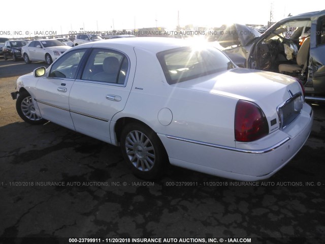 1LNHM81W63Y638005 - 2003 LINCOLN TOWN CAR EXECUTIVE WHITE photo 3