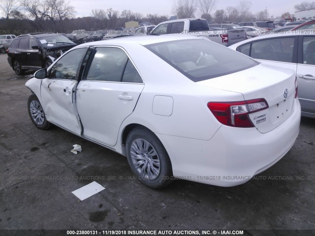 4T4BF1FK9CR201366 - 2012 TOYOTA CAMRY SE/LE/XLE WHITE photo 3