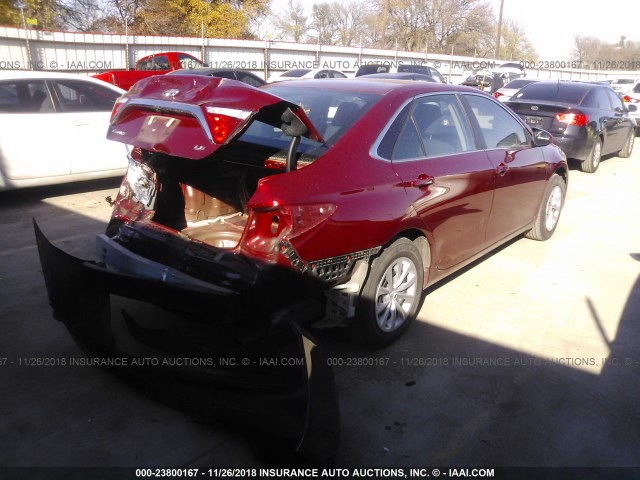 4T1BF1FK0HU711753 - 2017 TOYOTA CAMRY LE/XLE/SE/XSE RED photo 4