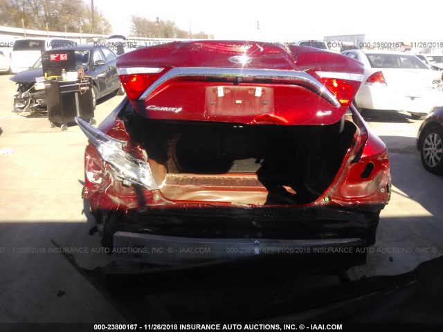 4T1BF1FK0HU711753 - 2017 TOYOTA CAMRY LE/XLE/SE/XSE RED photo 6