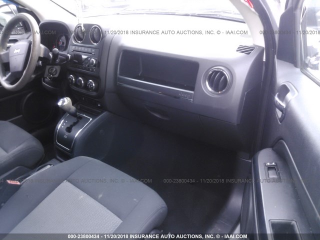 1J4NT4FB1AD506163 - 2010 JEEP COMPASS SPORT SILVER photo 5