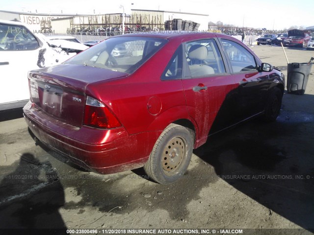 1FAFP34N35W285168 - 2005 FORD FOCUS ZX4 RED photo 4