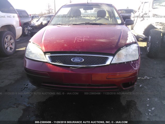 1FAFP34N35W285168 - 2005 FORD FOCUS ZX4 RED photo 6