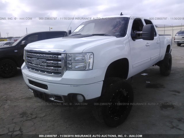 1GT121E89CF185976 - 2012 GMC SIERRA K2500 SLT WHITE photo 2