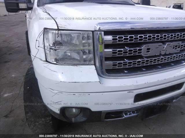 1GT121E89CF185976 - 2012 GMC SIERRA K2500 SLT WHITE photo 6