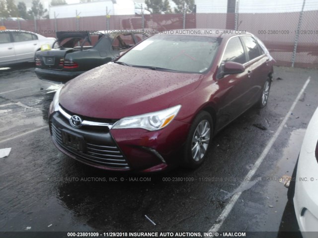 4T1BF1FK9FU915416 - 2015 TOYOTA CAMRY LE/XLE/SE/XSE RED photo 2