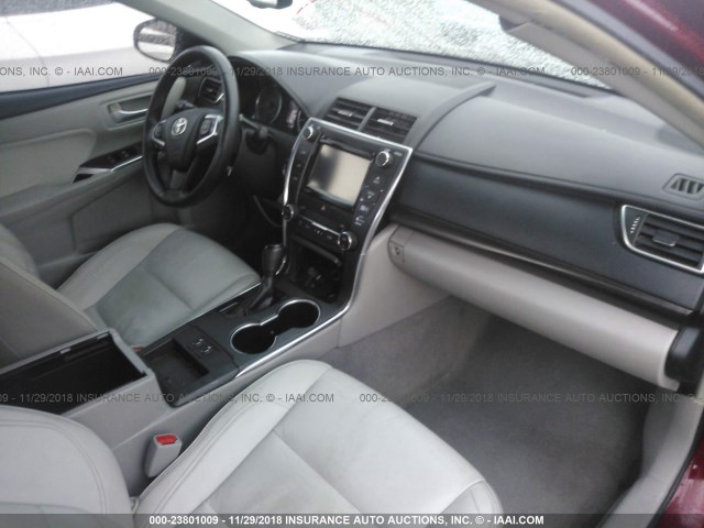4T1BF1FK9FU915416 - 2015 TOYOTA CAMRY LE/XLE/SE/XSE RED photo 5