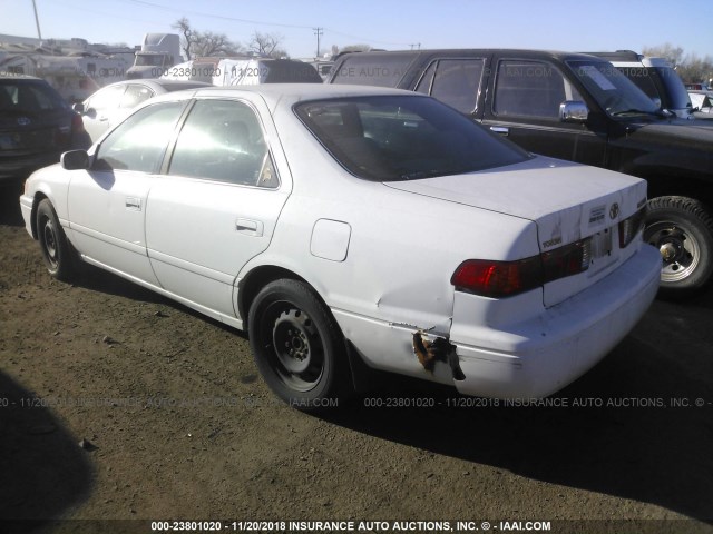 JT2BG22K7Y0499110 - 2000 TOYOTA CAMRY CE/LE/XLE WHITE photo 3