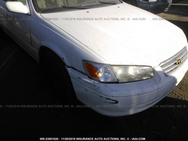 JT2BG22K7Y0499110 - 2000 TOYOTA CAMRY CE/LE/XLE WHITE photo 6