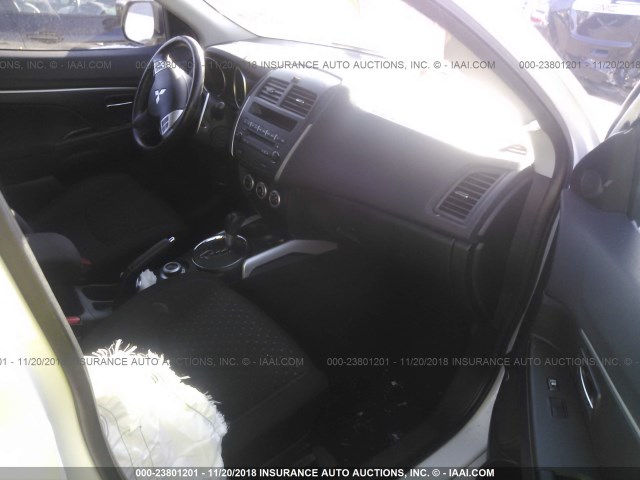 JA4AR4AU5BZ016321 - 2011 MITSUBISHI OUTLANDER SPORT SE WHITE photo 5