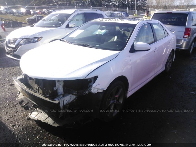 4T1BK1FK6CU516325 - 2012 TOYOTA CAMRY SE/XLE WHITE photo 2