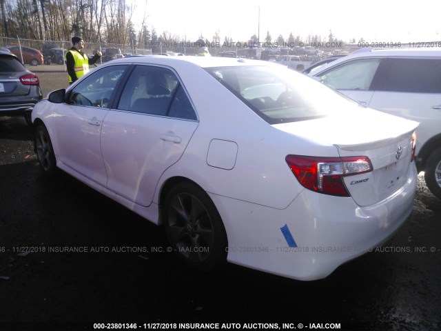 4T1BK1FK6CU516325 - 2012 TOYOTA CAMRY SE/XLE WHITE photo 3