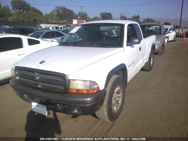 1B7GL12X82S719235 - 2002 DODGE DAKOTA SXT WHITE photo 2