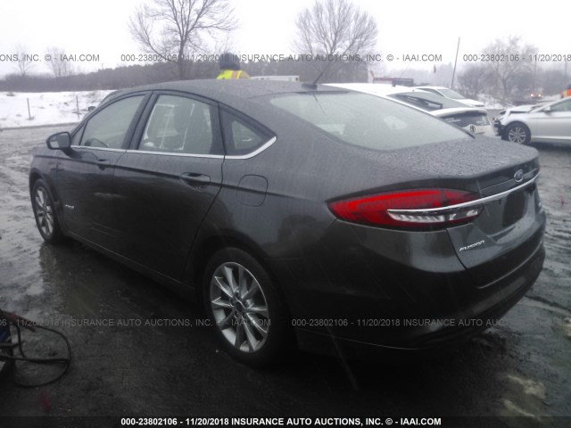 3FA6P0LU7HR315660 - 2017 FORD FUSION SE HYBRID GRAY photo 3