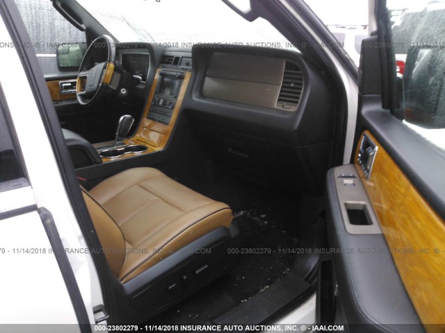 5LMJJ3H56DEL09573 - 2013 LINCOLN NAVIGATOR L WHITE photo 5