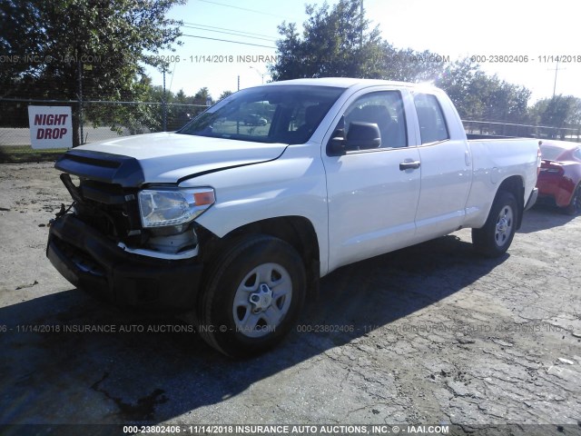 5TFRM5F13HX122685 - 2017 TOYOTA TUNDRA DOUBLE CAB SR/SR5 WHITE photo 2