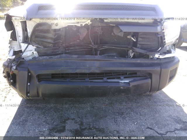 5TFRM5F13HX122685 - 2017 TOYOTA TUNDRA DOUBLE CAB SR/SR5 WHITE photo 6