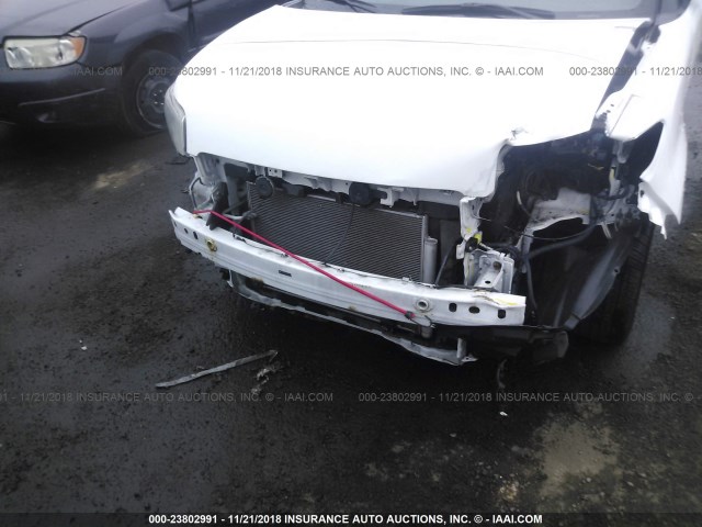 JTLKE50E981022477 - 2008 TOYOTA SCION XB Ақ фото 6