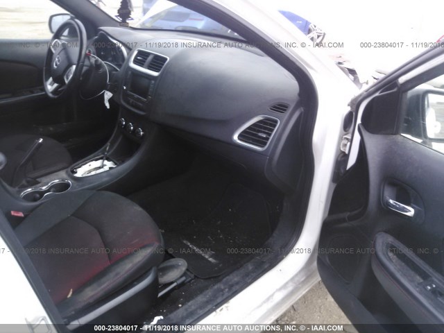 1B3BD1FG8BN508313 - 2011 DODGE AVENGER MAINSTREET Biały zdjęcie 5