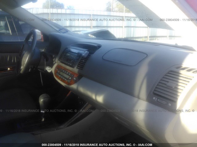 JTDBF32K920004977 - 2002 TOYOTA CAMRY LE/XLE/SE MAROON photo 5