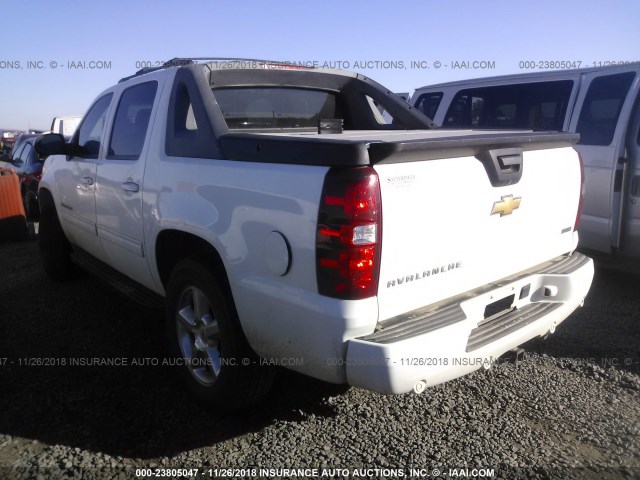 3GNTKEE39BG280661 - 2011 CHEVROLET AVALANCHE LS WHITE photo 3