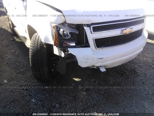 3GNTKEE39BG280661 - 2011 CHEVROLET AVALANCHE LS WHITE photo 6