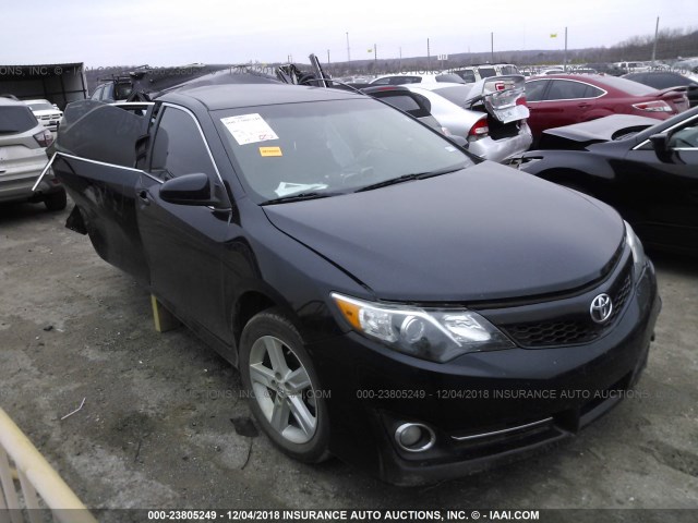 4T1BF1FK0EU352884 - 2014 TOYOTA CAMRY L/SE/LE/XLE შავი ფოტო 1