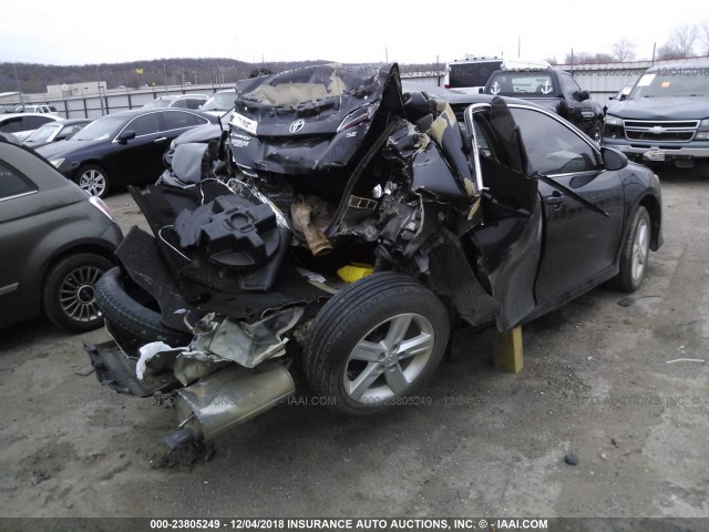4T1BF1FK0EU352884 - 2014 TOYOTA CAMRY L/SE/LE/XLE შავი ფოტო 4