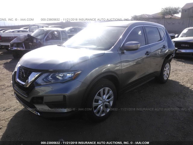 KNMAT2MT9JP555601 - 2018 NISSAN ROGUE S/SV GRAY photo 2