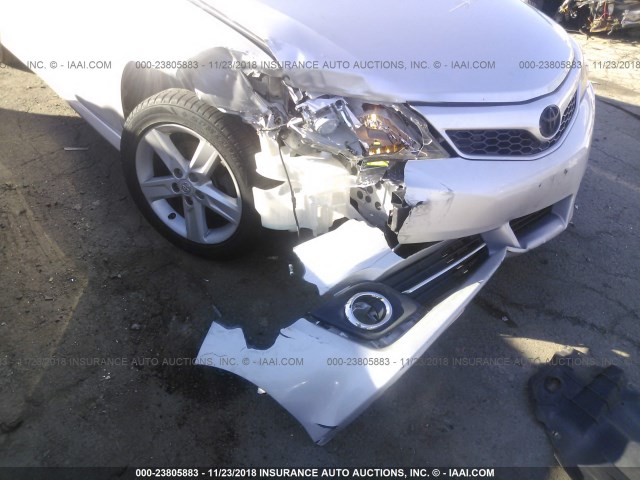 4T1BF1FK6DU271063 - 2013 TOYOTA CAMRY L/SE/LE/XLE 银色 照片 6