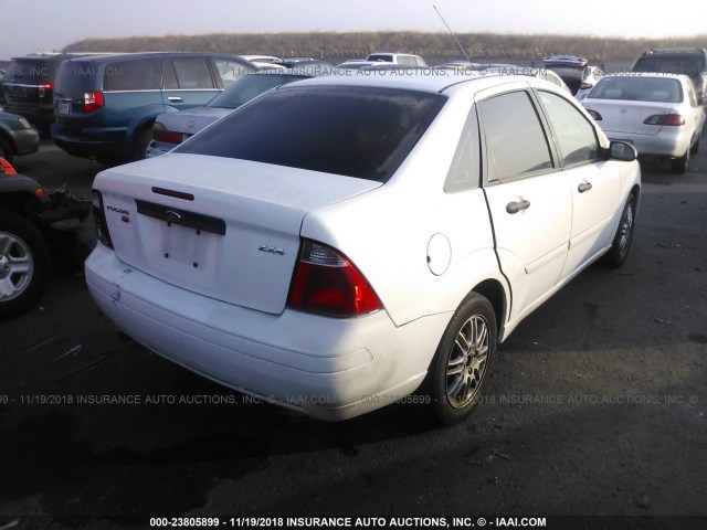 1FAFP34N15W271074 - 2005 FORD FOCUS ZX4 WHITE photo 4