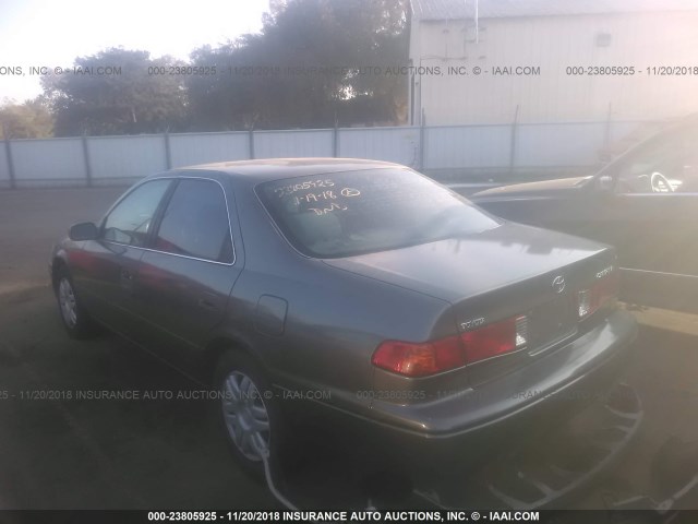 JT2BF22K010335464 - 2001 TOYOTA CAMRY CE/LE/XLE BEIGE photo 3